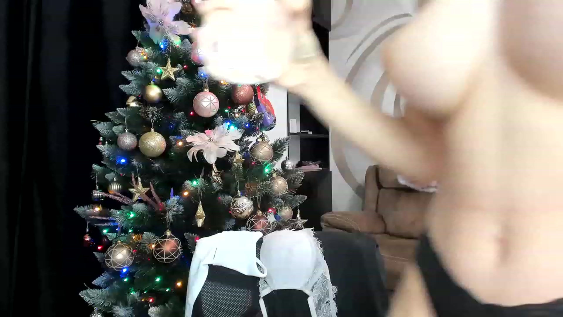 Gallery image thumbnail from HaleySweet18's myfreecams stream on, 12/19/2022, 01:08 image 20 of 20