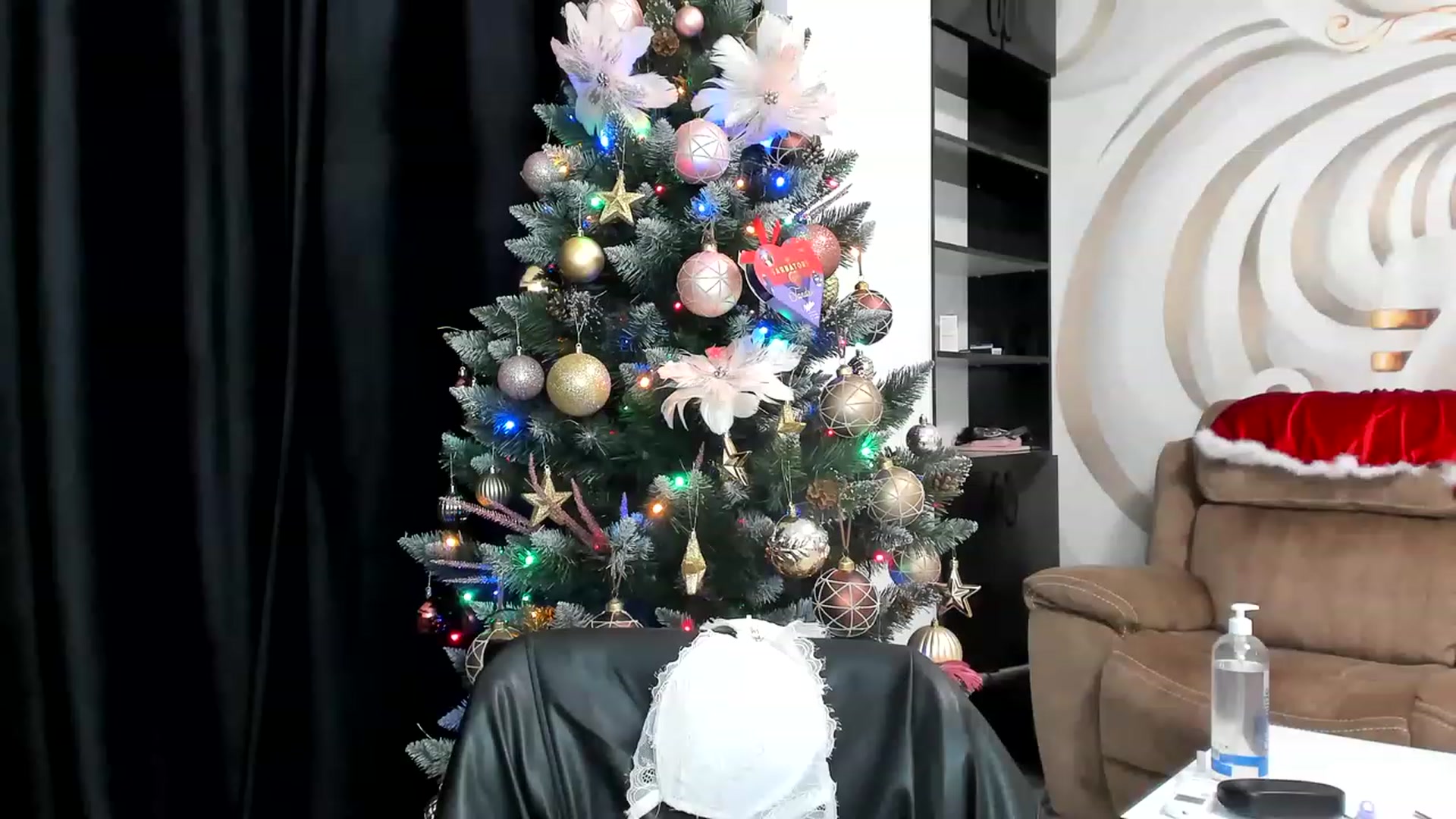 Gallery image thumbnail from HaleySweet18's myfreecams stream on, 12/21/2022, 24:08 image 11 of 20