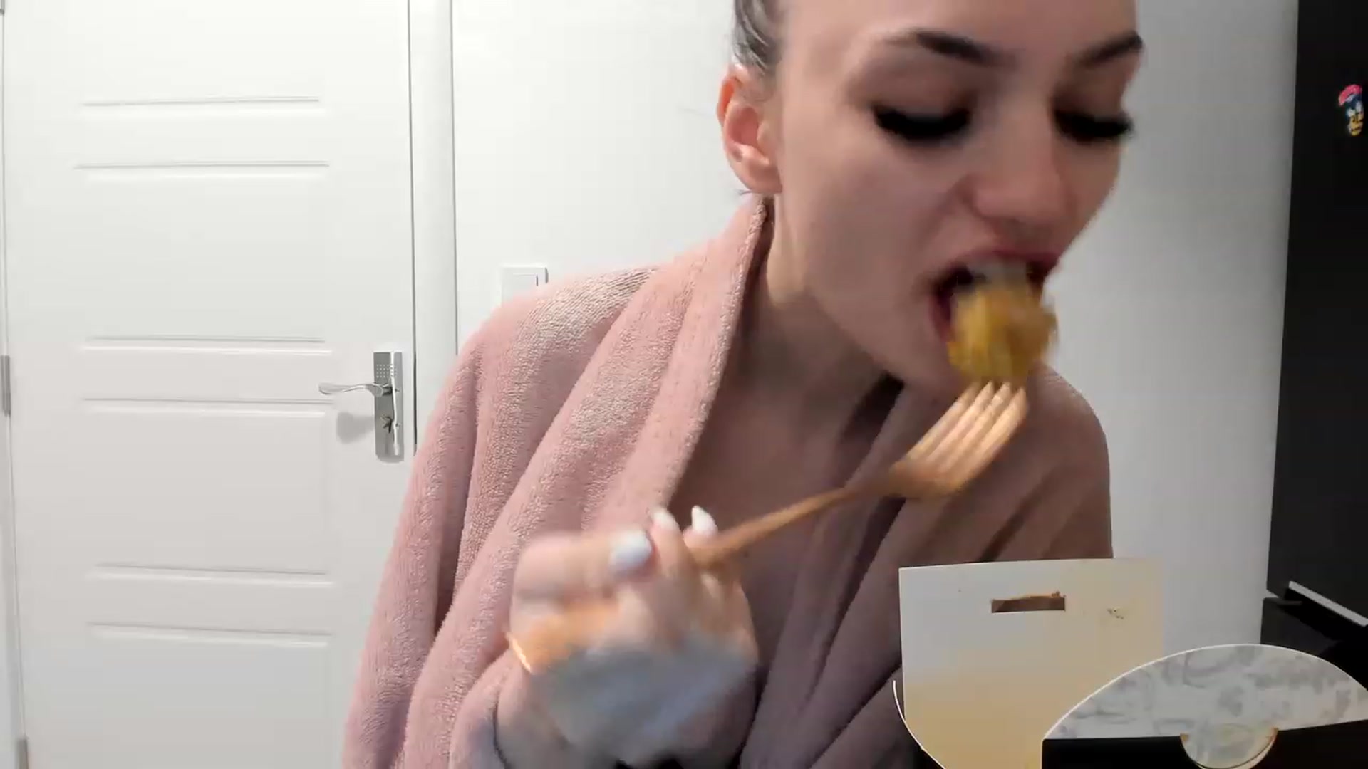 Gallery image thumbnail from HaleySweet18's myfreecams stream on, 12/21/2022, 06:38 image 6 of 20