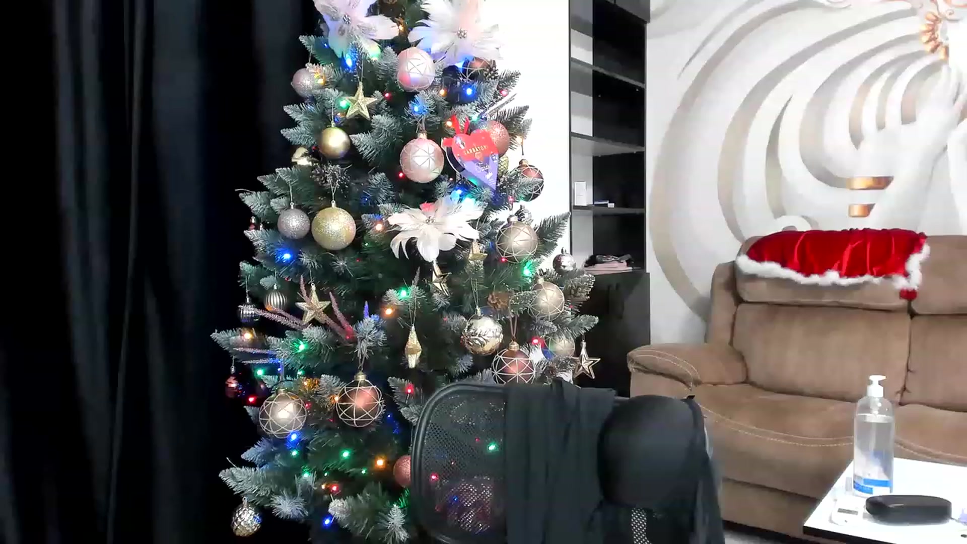 Gallery image thumbnail from HaleySweet18's myfreecams stream on, 12/21/2022, 06:38 image 2 of 20