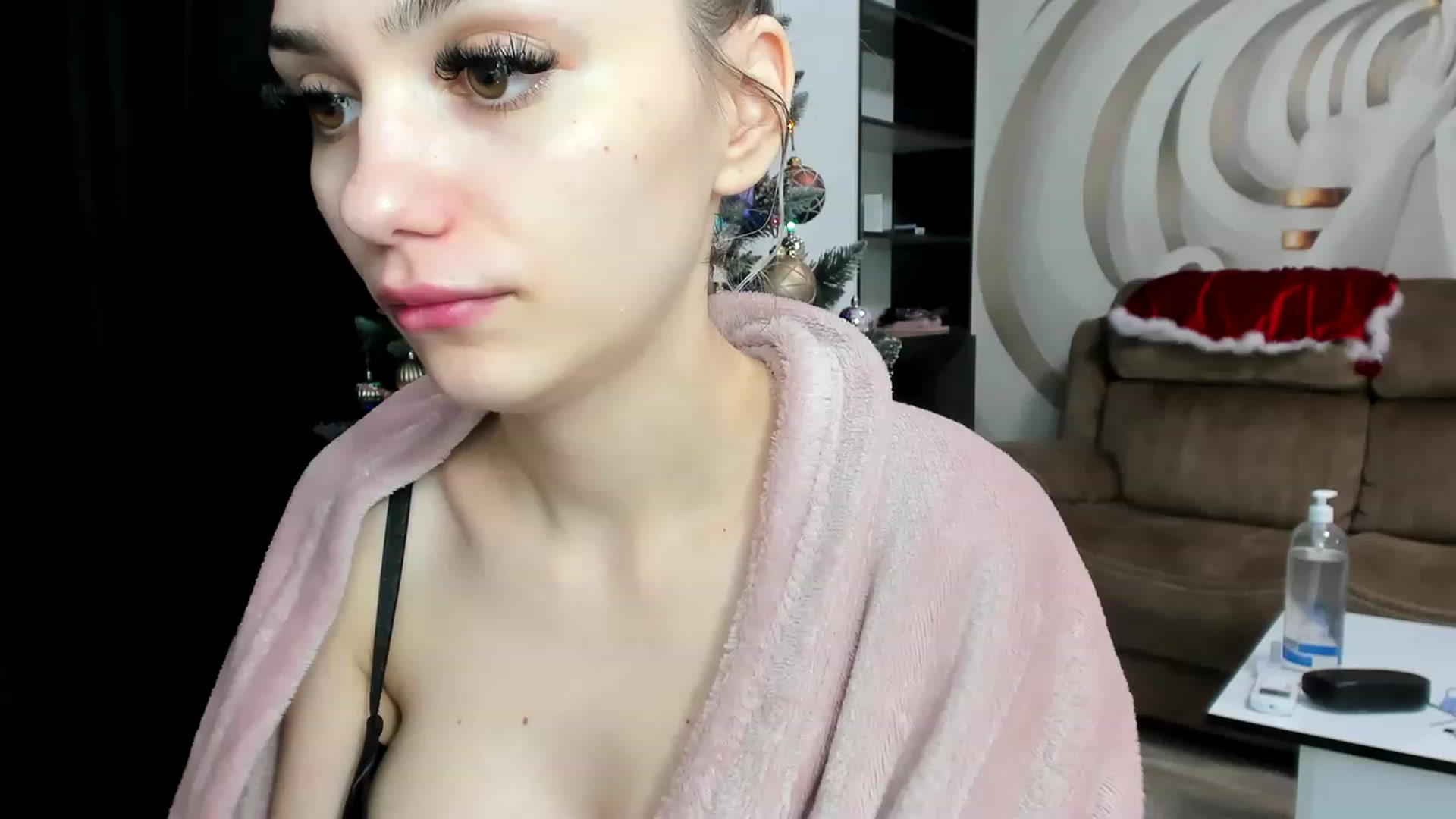 Gallery image thumbnail from HaleySweet18's myfreecams stream on, 12/21/2022, 06:38 image 13 of 20