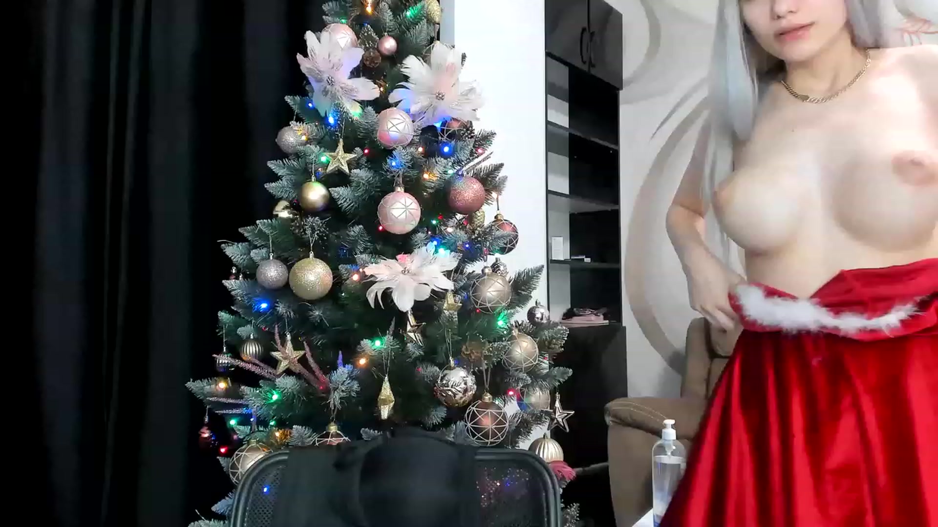 Gallery image thumbnail from HaleySweet18's myfreecams stream on, 12/23/2022, 17:19 image 10 of 20