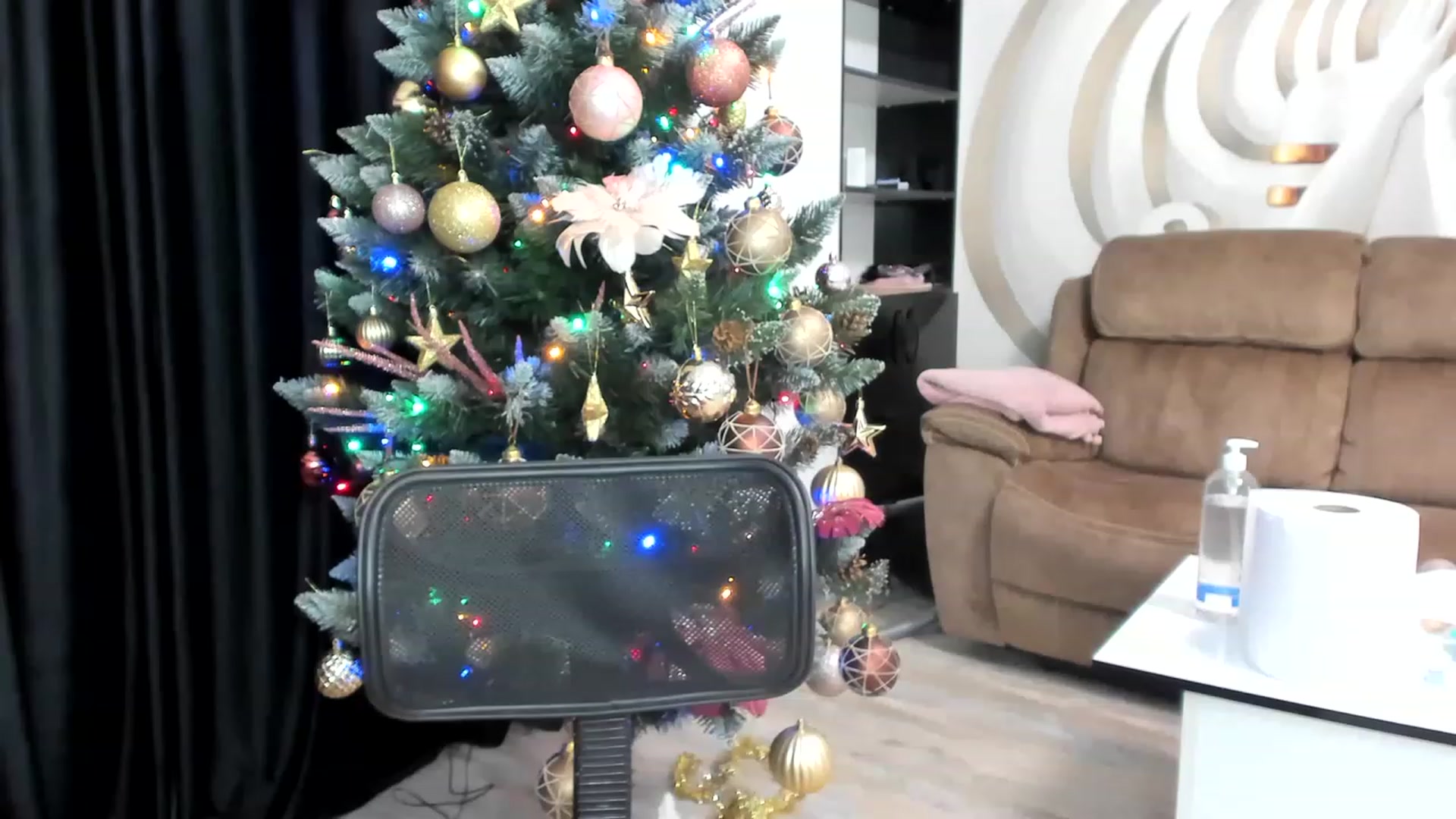 Gallery image thumbnail from HaleySweet18's myfreecams stream on, 12/27/2022, 21:51 image 7 of 20