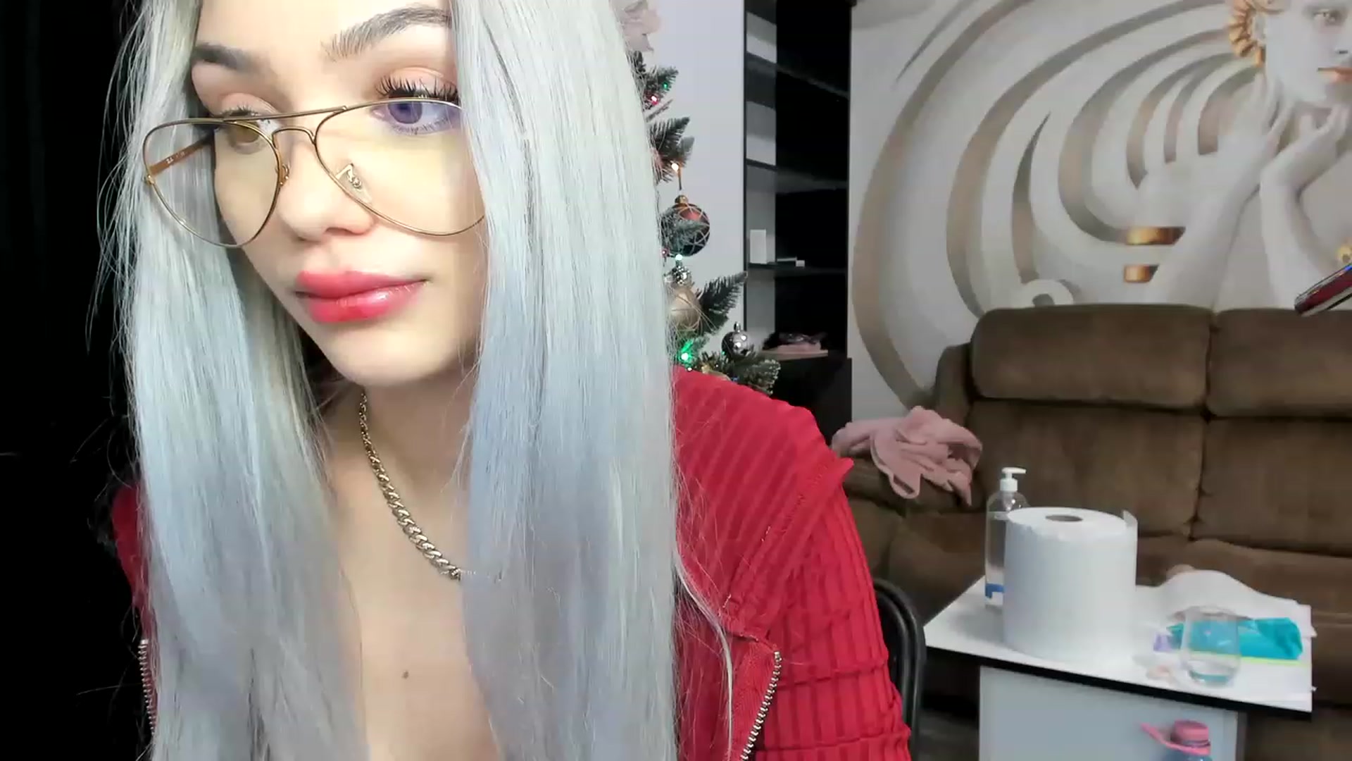 Gallery image thumbnail from HaleySweet18's myfreecams stream on, 12/30/2022, 01:01 image 8 of 20