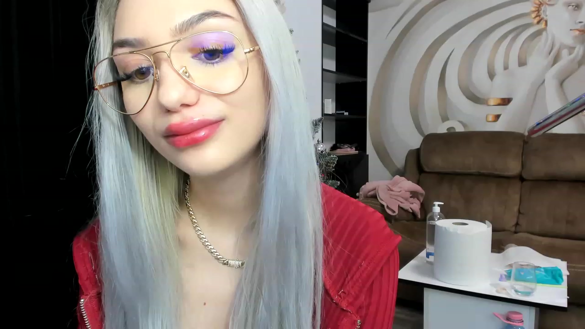 Gallery image thumbnail from HaleySweet18's myfreecams stream on, 12/30/2022, 01:01 image 9 of 20