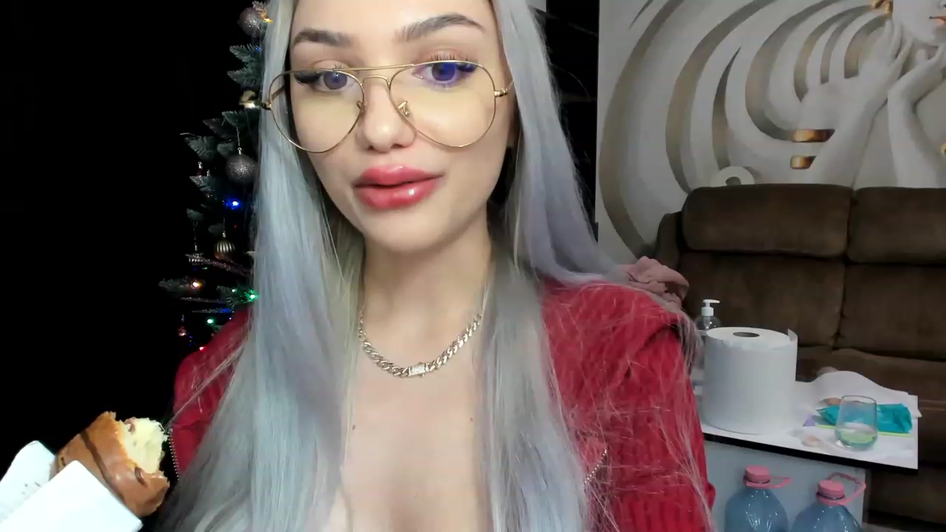Gallery image thumbnail from HaleySweet18's myfreecams stream on, 12/30/2022, 01:01 image 12 of 20