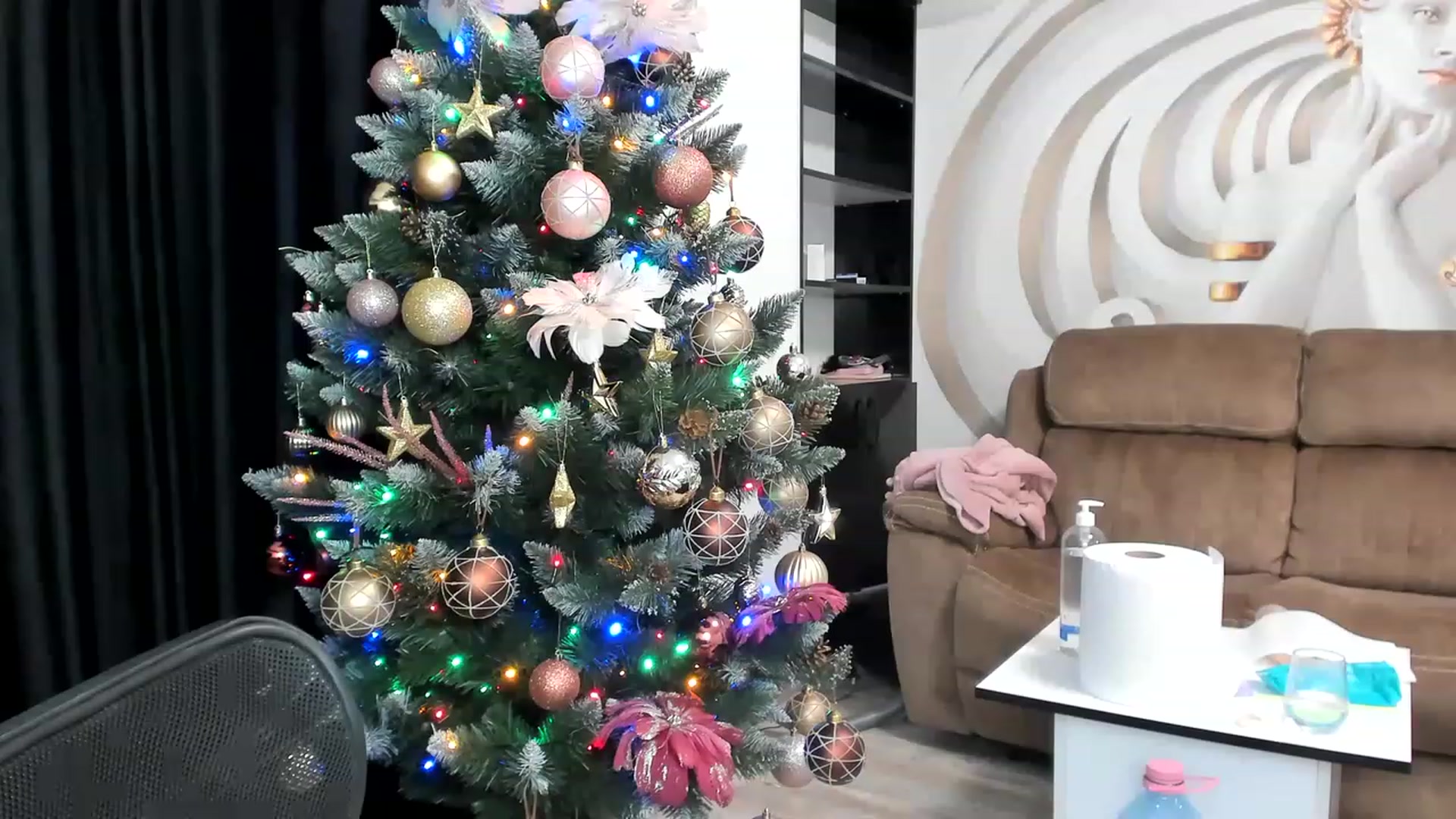 Gallery image thumbnail from HaleySweet18's myfreecams stream on, 12/30/2022, 01:01 image 10 of 20