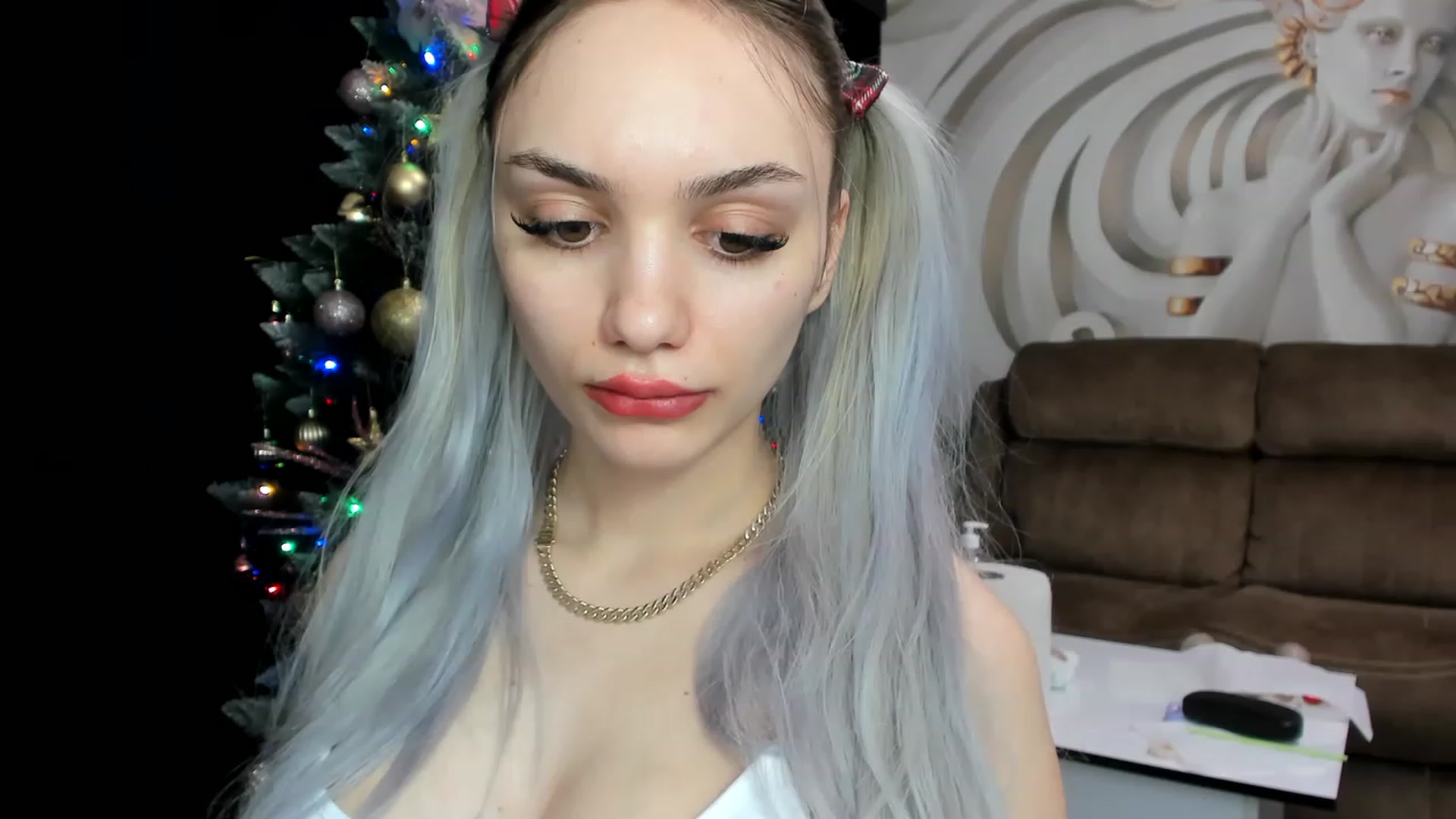 Gallery image thumbnail from HaleySweet18's myfreecams stream on, 01/03/2023, 02:49 image 11 of 20