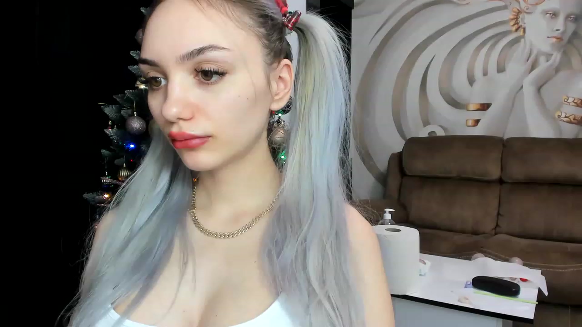 Gallery image thumbnail from HaleySweet18's myfreecams stream on, 01/03/2023, 02:49 image 7 of 20