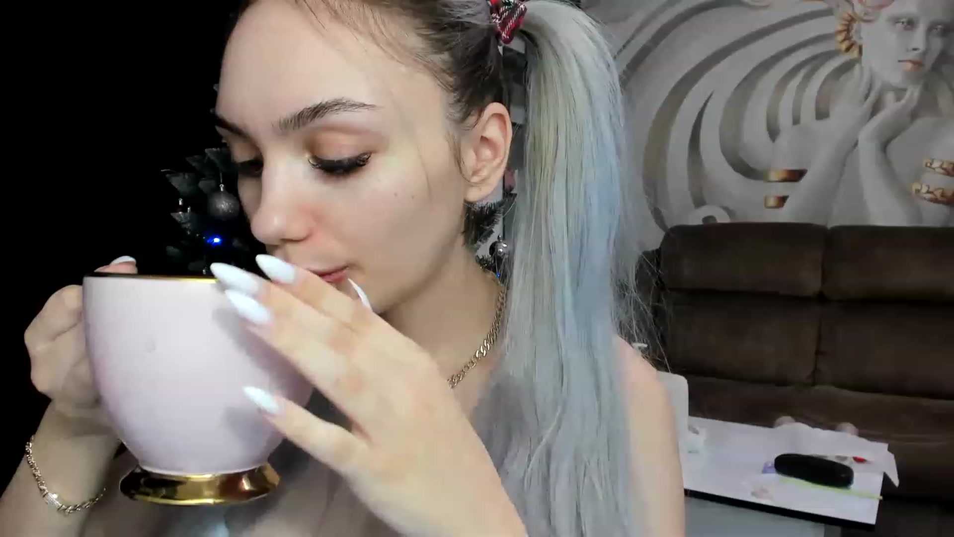 Gallery image thumbnail from HaleySweet18's myfreecams stream on, 01/03/2023, 02:49 image 6 of 20