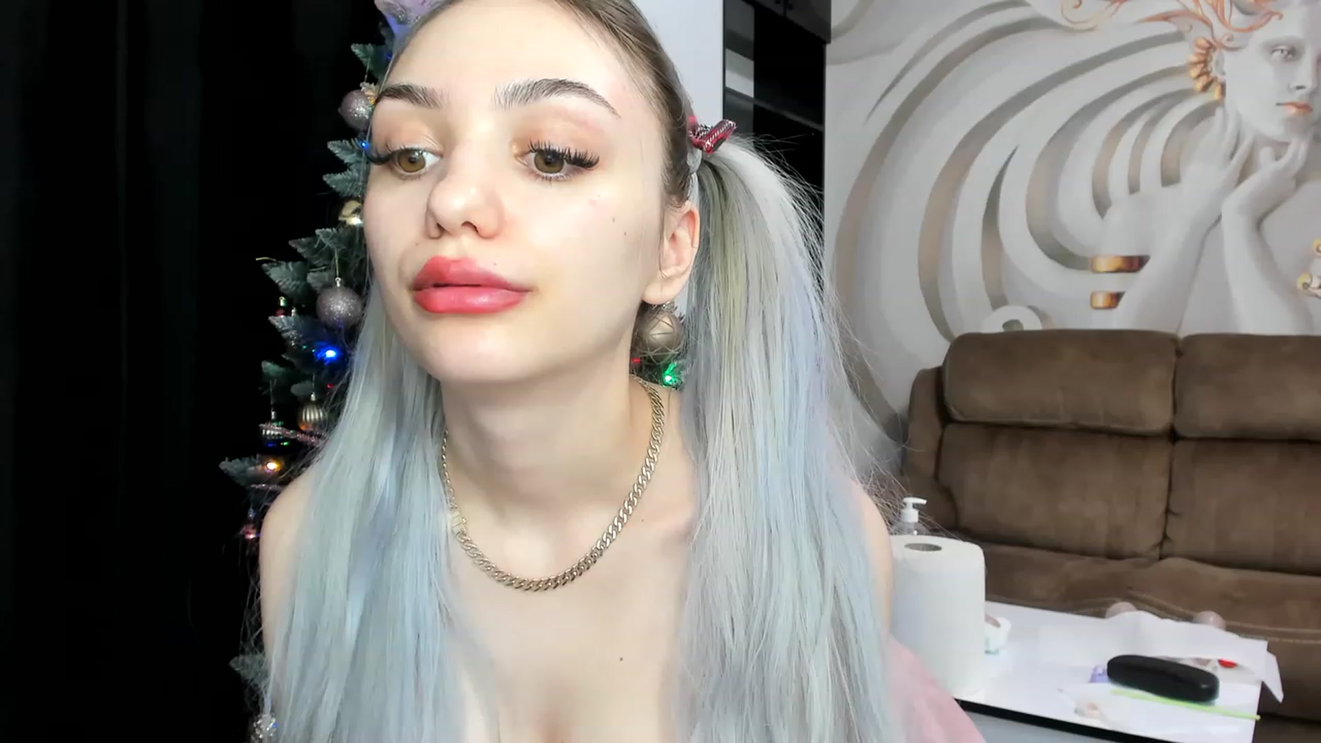 Gallery image thumbnail from HaleySweet18's myfreecams stream on, 01/03/2023, 02:49 image 17 of 20