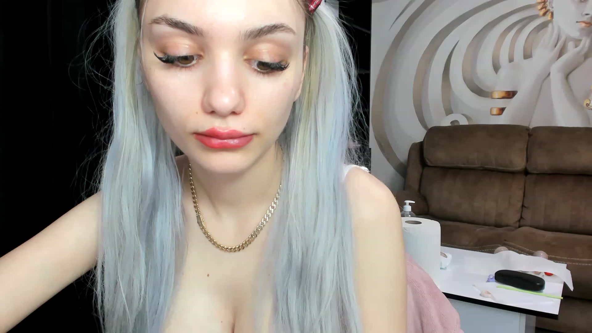 Gallery image thumbnail from HaleySweet18's myfreecams stream on, 01/03/2023, 03:21 image 1 of 20