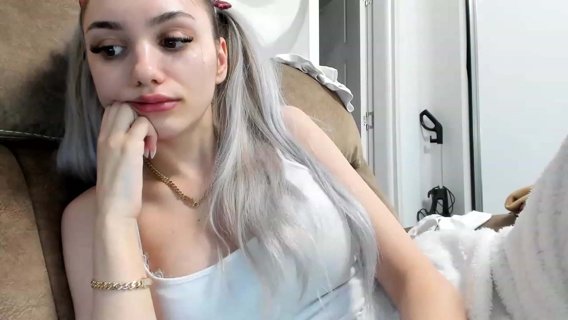 Gallery image thumbnail from HaleySweet18's myfreecams stream on, 01/03/2023, 05:37 image 16 of 20