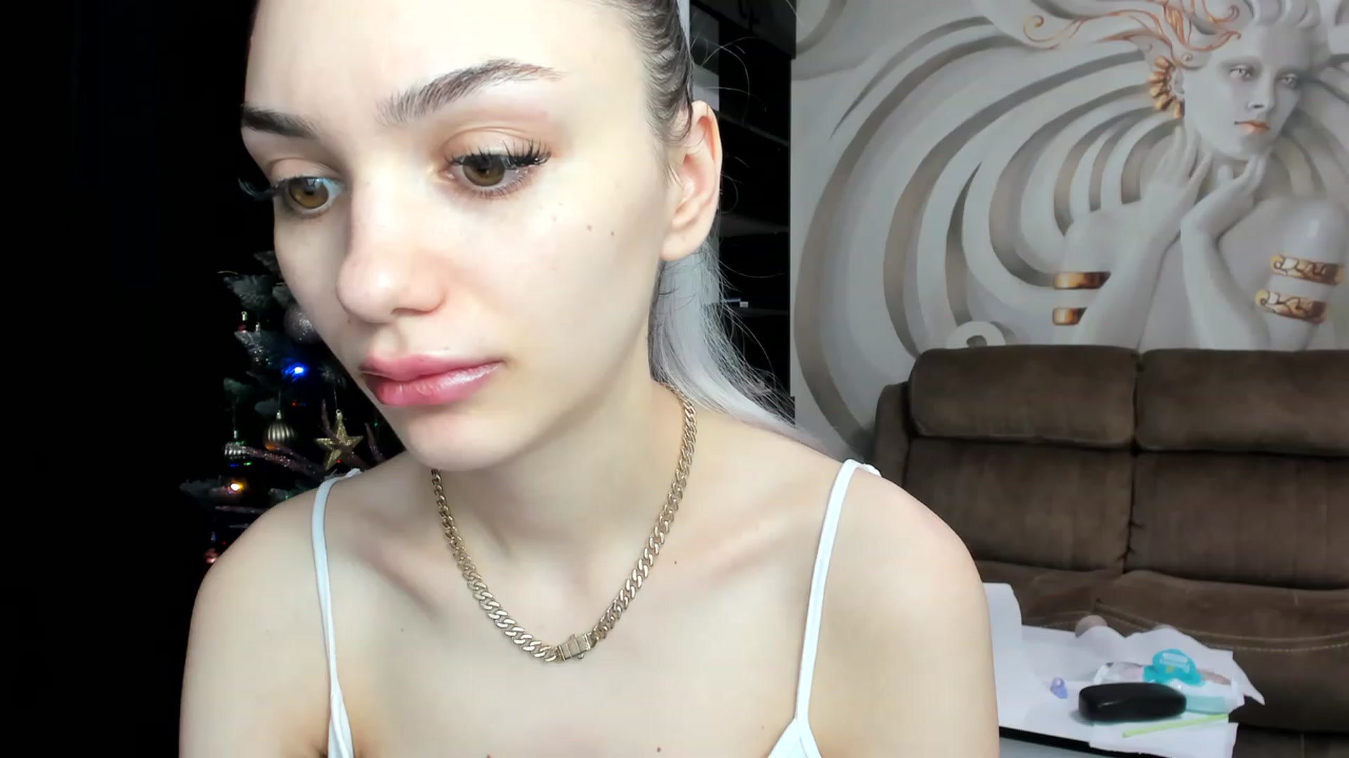 Gallery image thumbnail from HaleySweet18's myfreecams stream on, 01/03/2023, 21:04 image 15 of 20