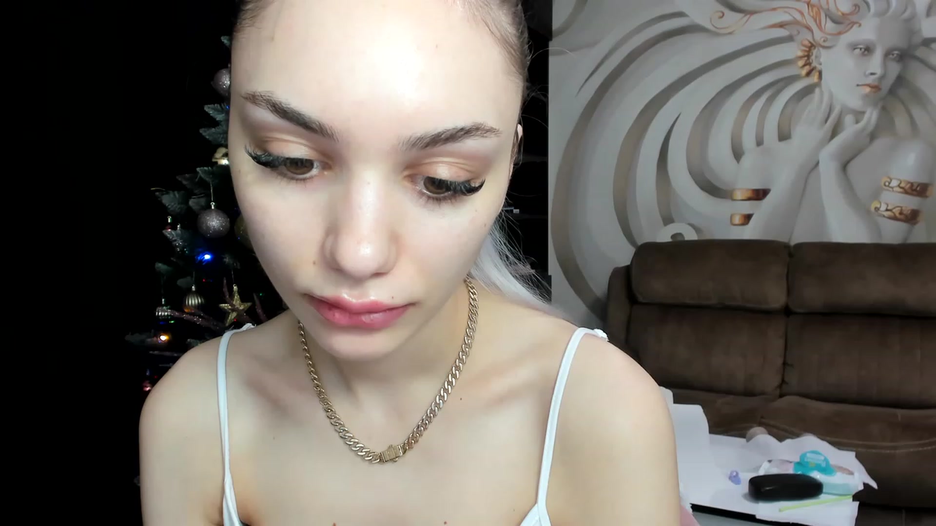 Gallery image thumbnail from HaleySweet18's myfreecams stream on, 01/03/2023, 21:04 image 17 of 20