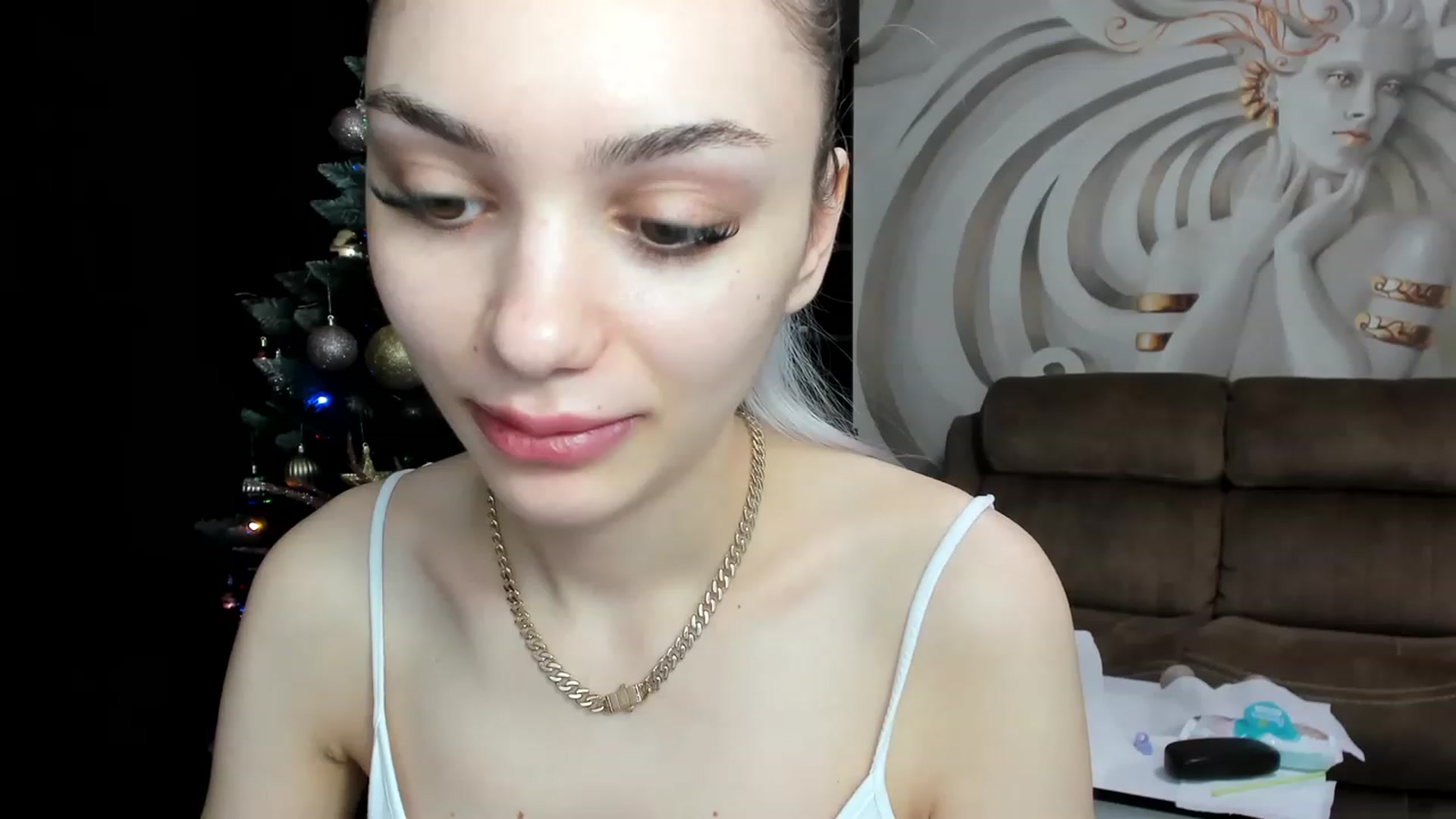 Gallery image thumbnail from HaleySweet18's myfreecams stream on, 01/03/2023, 21:04 image 14 of 20