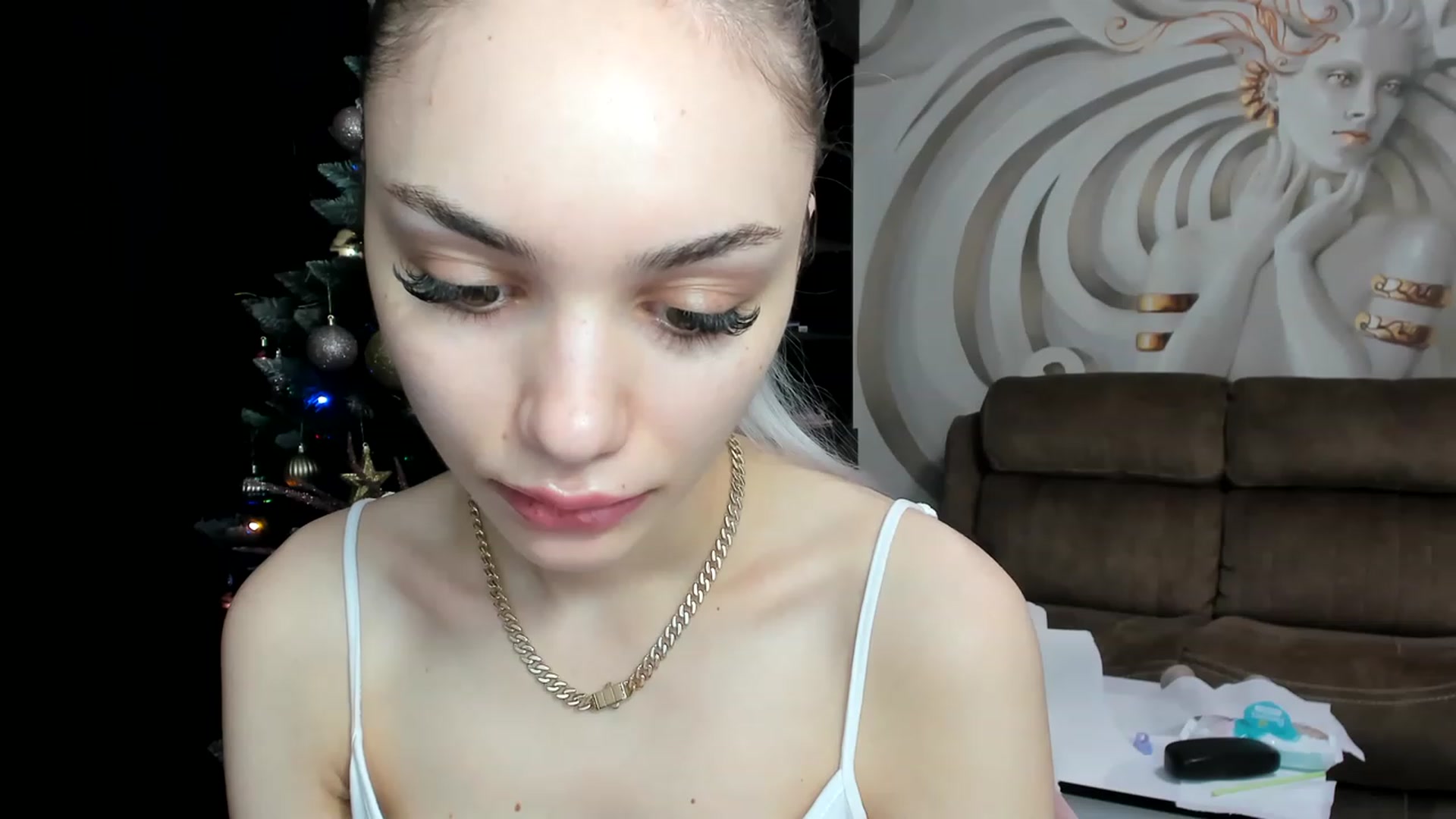 Gallery image thumbnail from HaleySweet18's myfreecams stream on, 01/03/2023, 21:04 image 16 of 20