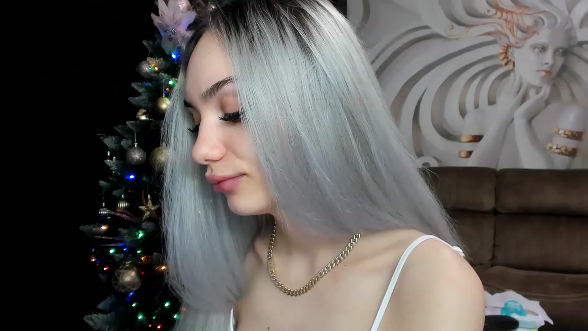 Gallery image thumbnail from HaleySweet18's myfreecams stream on, 01/03/2023, 23:57 image 7 of 20