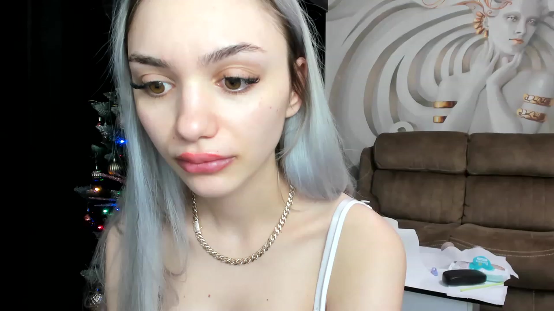 Gallery image thumbnail from HaleySweet18's myfreecams stream on, 01/04/2023, 04:03 image 12 of 20