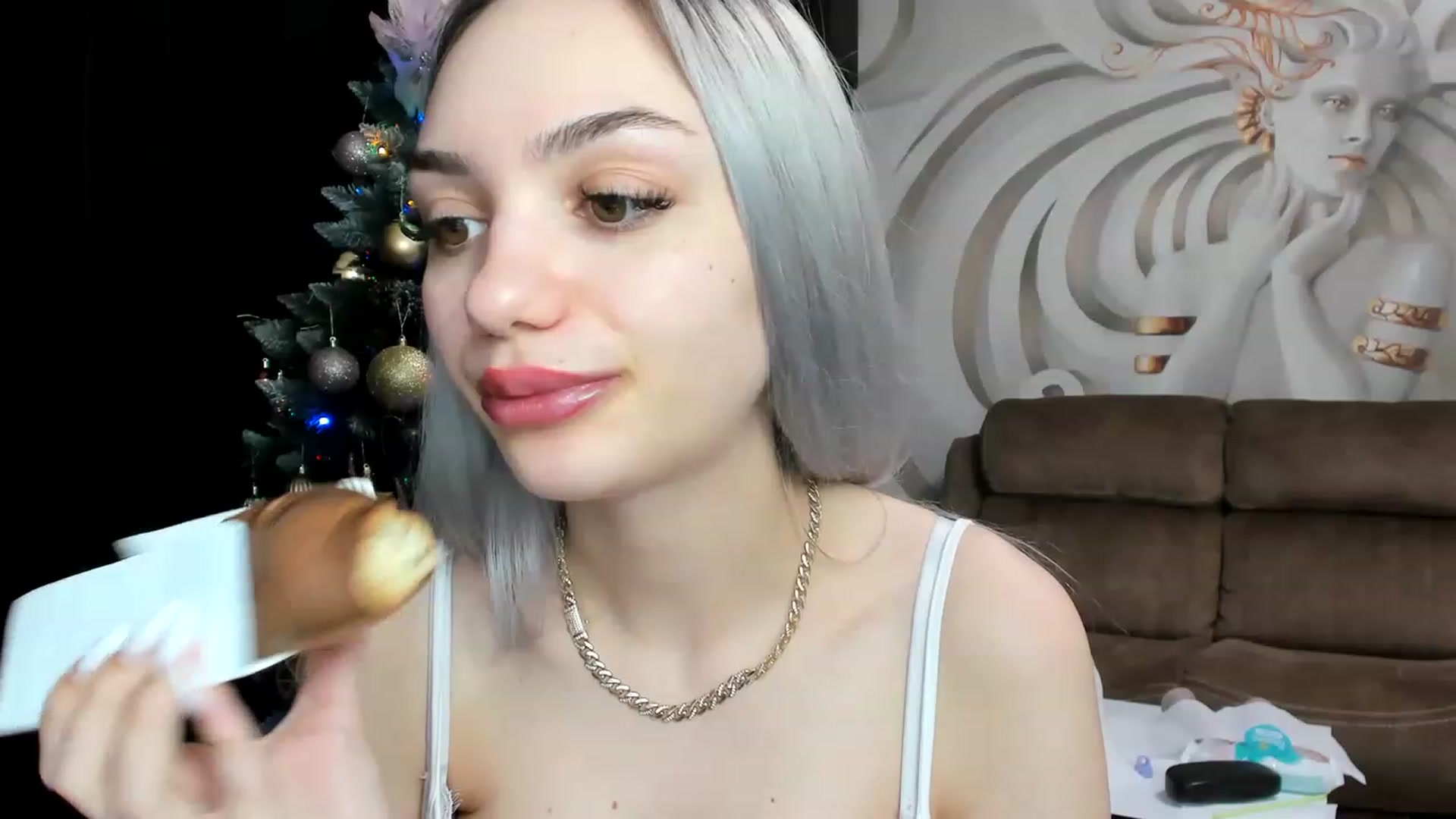Gallery image thumbnail from HaleySweet18's myfreecams stream on, 01/04/2023, 04:03 image 8 of 20