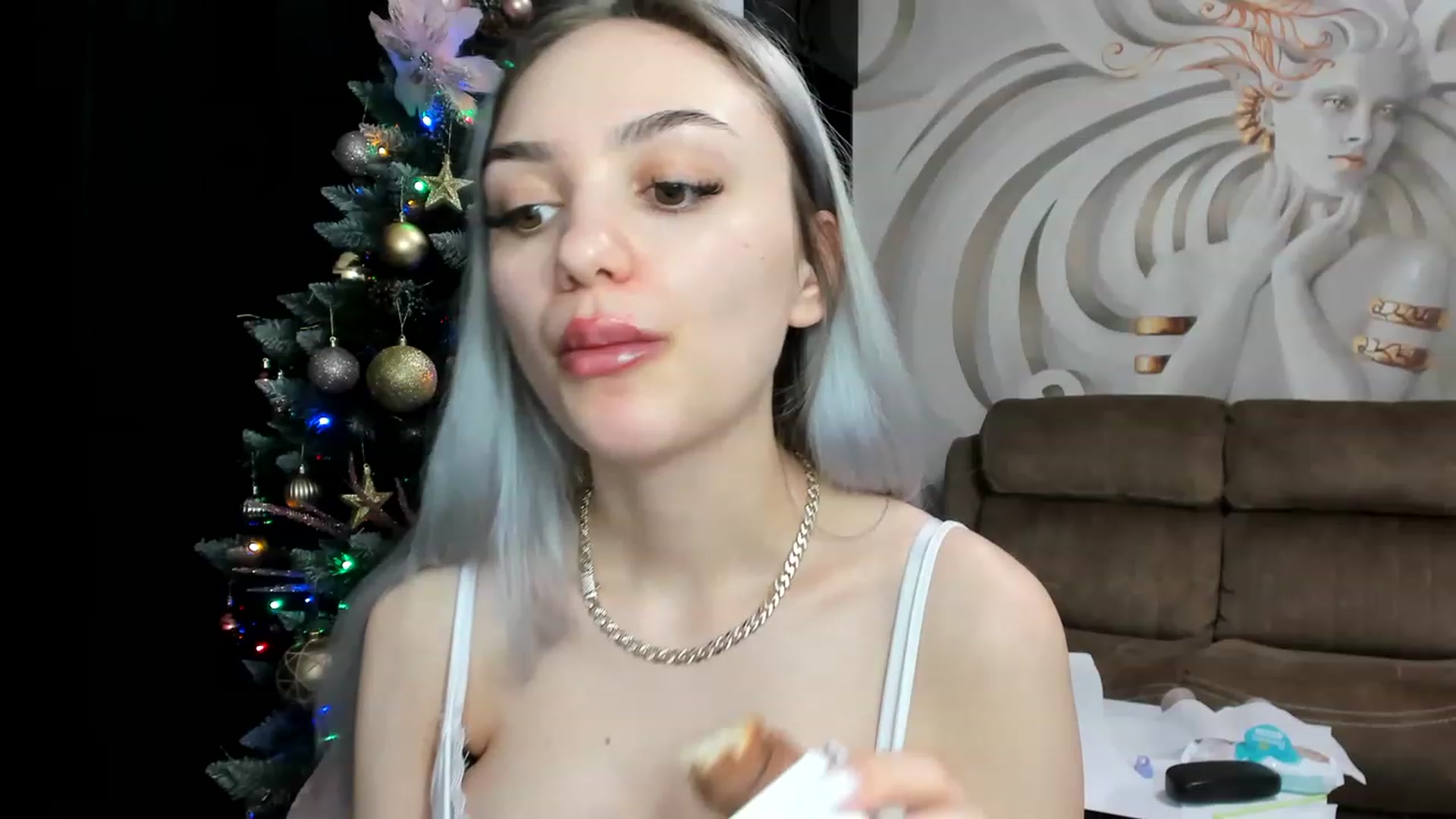 Gallery image thumbnail from HaleySweet18's myfreecams stream on, 01/04/2023, 04:03 image 10 of 20
