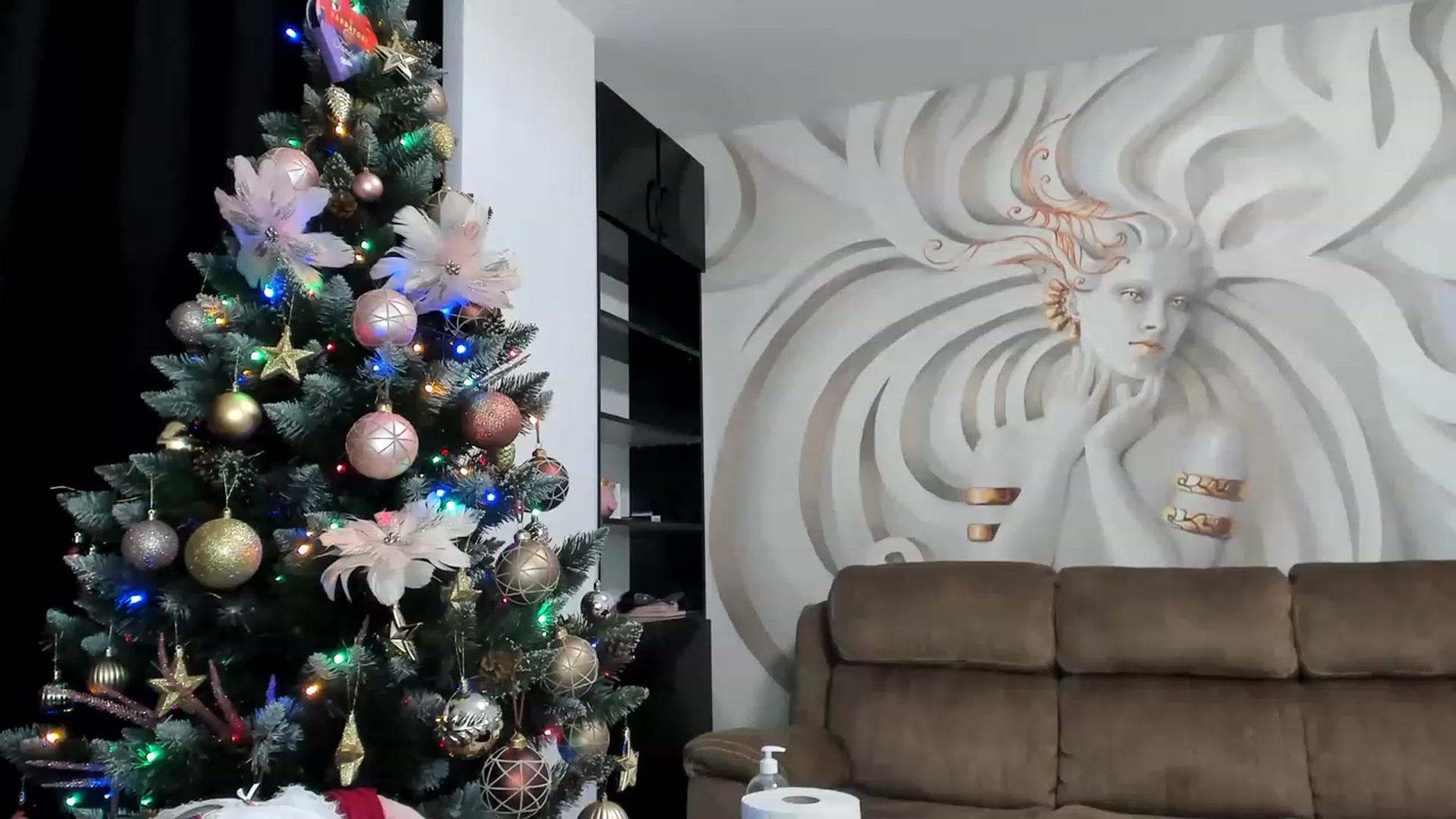 Gallery image thumbnail from HaleySweet18's myfreecams stream on, 01/08/2023, 22:47 image 3 of 20