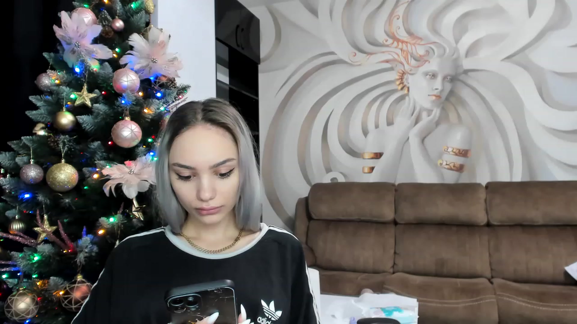 Gallery image thumbnail from HaleySweet18's myfreecams stream on, 01/08/2023, 22:47 image 17 of 20
