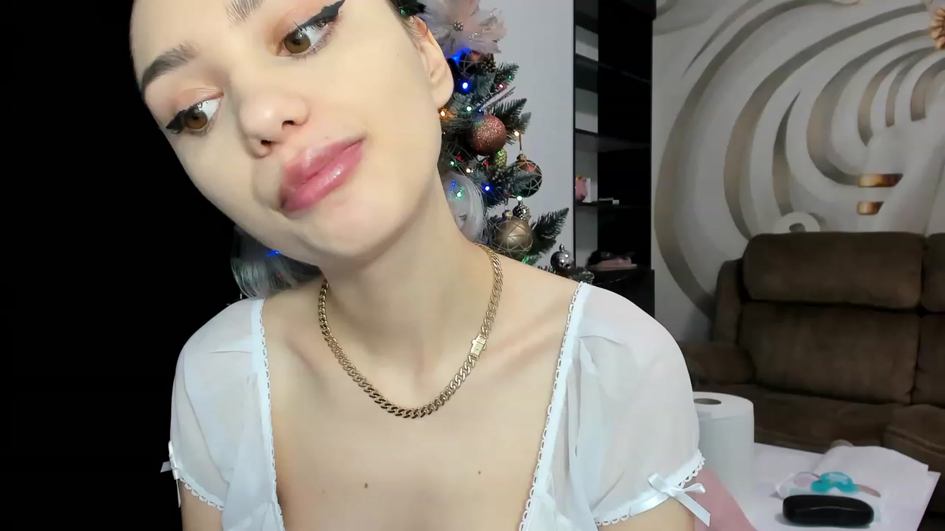 Gallery image thumbnail from HaleySweet18's myfreecams stream on, 01/10/2023, 01:26 image 10 of 20