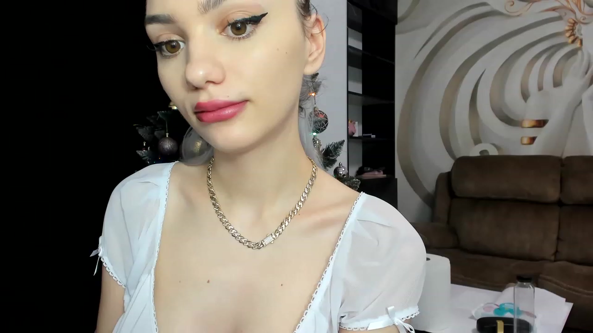 Gallery image thumbnail from HaleySweet18's myfreecams stream on, 01/10/2023, 05:43 image 6 of 20