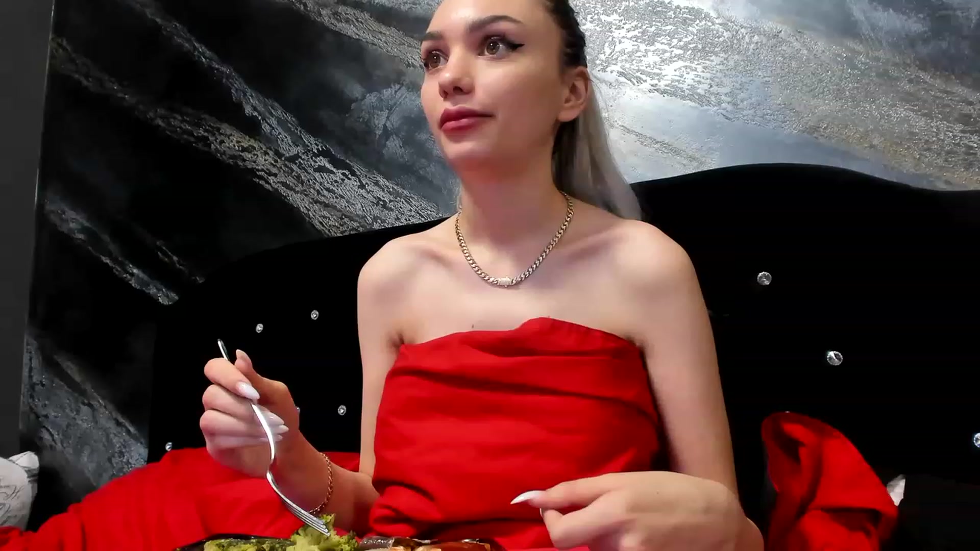 Gallery image thumbnail from HaleySweet18's myfreecams stream on, 01/10/2023, 07:48 image 2 of 20
