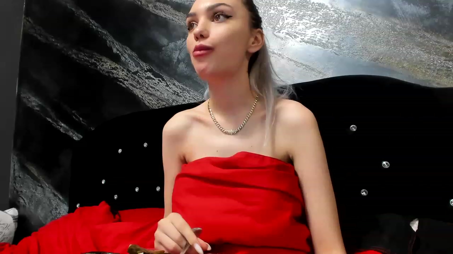 Gallery image thumbnail from HaleySweet18's myfreecams stream on, 01/10/2023, 07:48 image 9 of 20