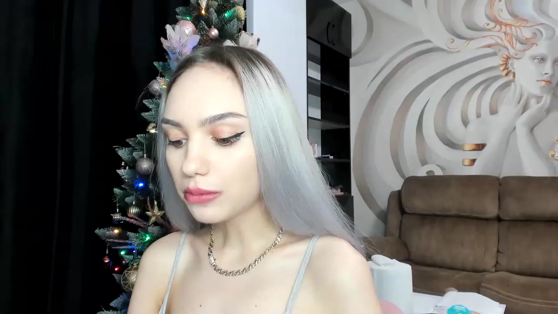 Gallery image thumbnail from HaleySweet18's myfreecams stream on, 01/11/2023, 24:25 image 9 of 20