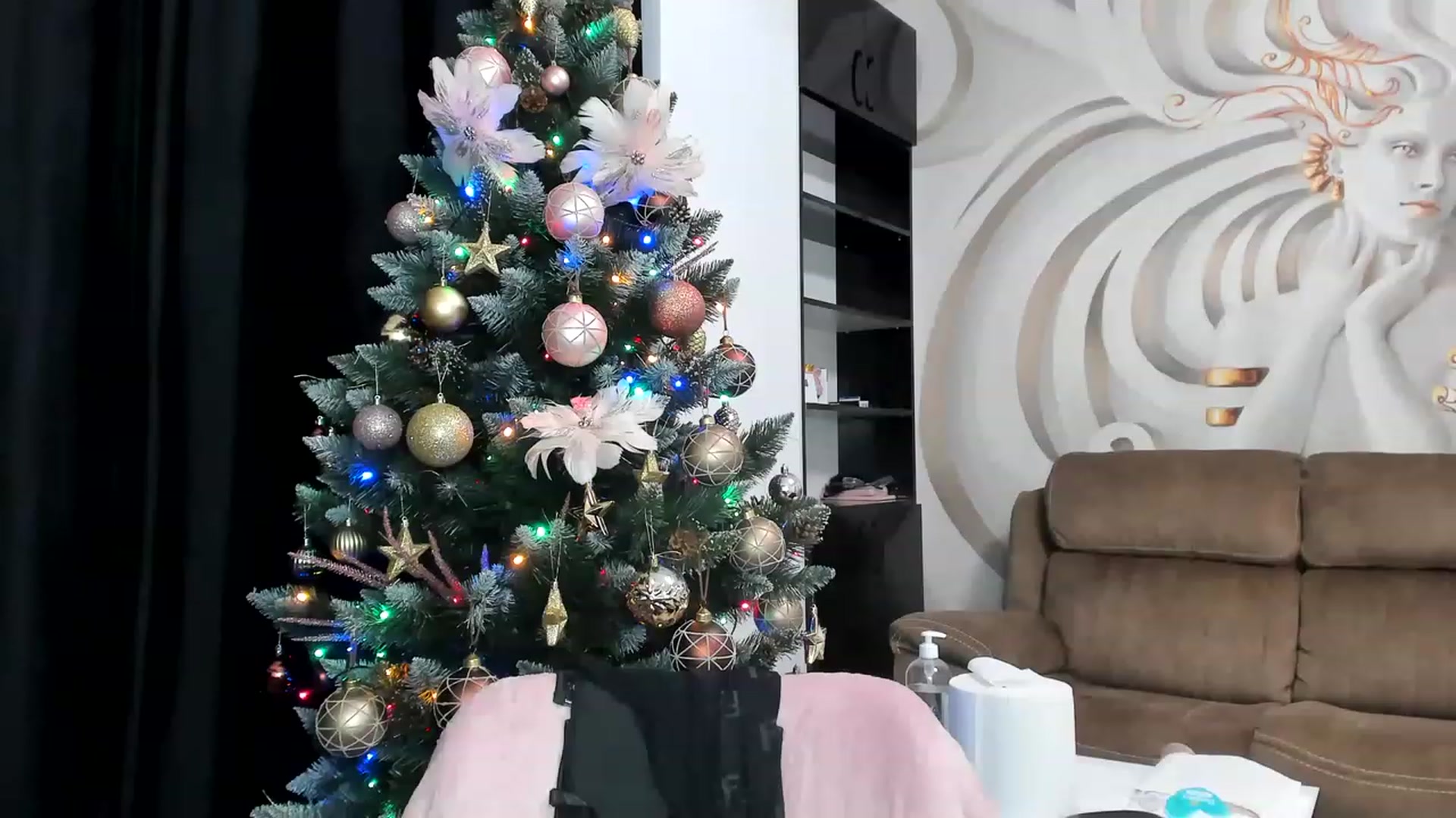 Gallery image thumbnail from HaleySweet18's myfreecams stream on, 01/11/2023, 24:25 image 7 of 20