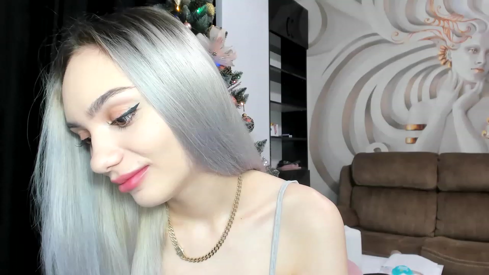 Gallery image thumbnail from HaleySweet18's myfreecams stream on, 01/11/2023, 24:25 image 3 of 20