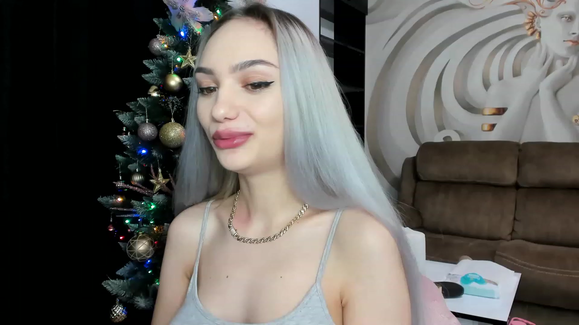Gallery image thumbnail from HaleySweet18's myfreecams stream on, 01/11/2023, 24:25 image 12 of 20