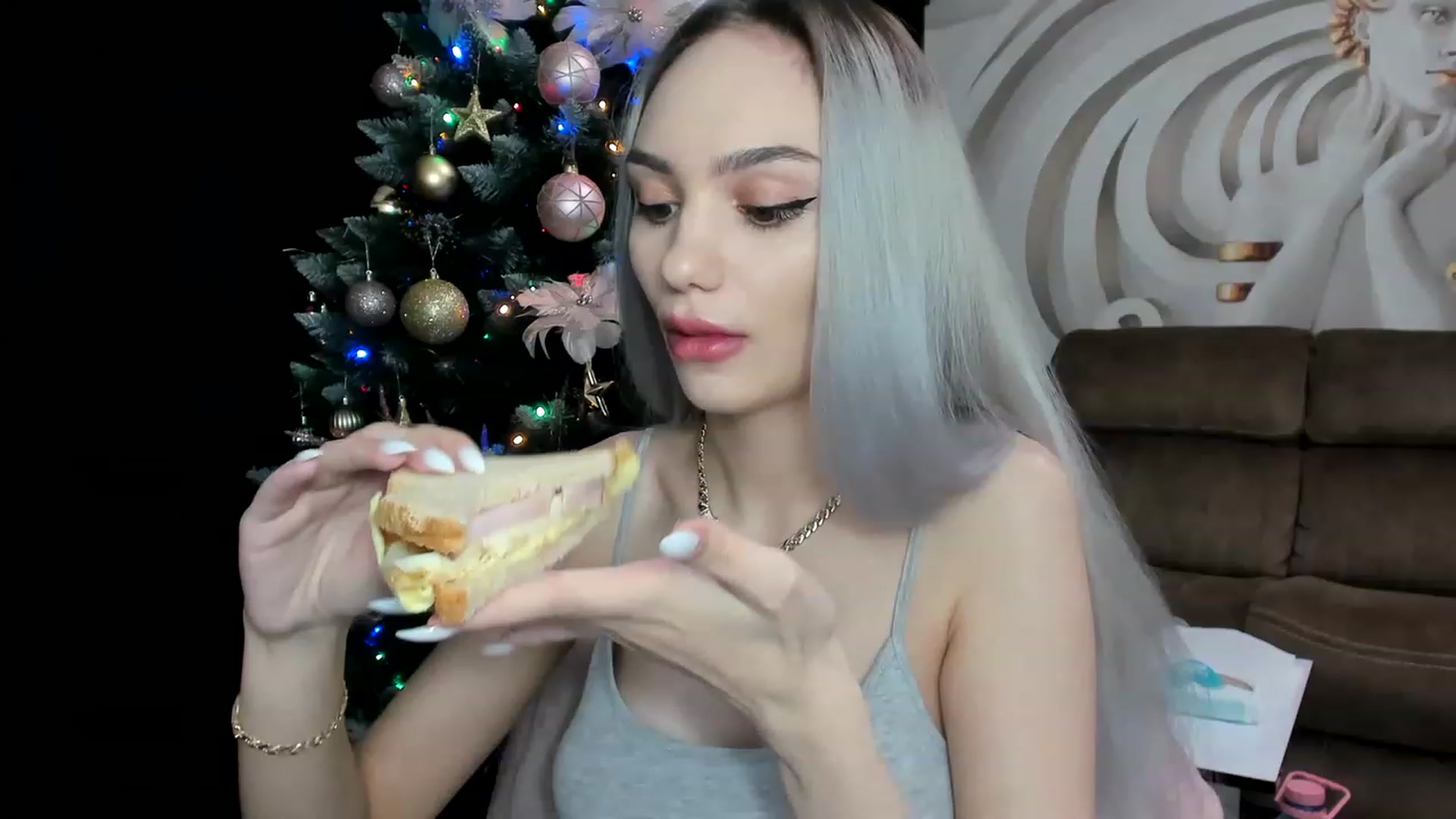 Gallery image thumbnail from HaleySweet18's myfreecams stream on, 01/11/2023, 24:25 image 8 of 20