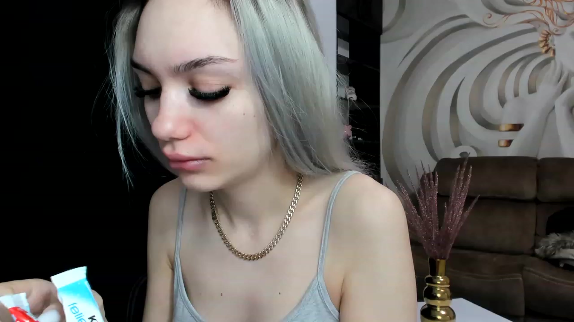 Gallery image thumbnail from HaleySweet18's myfreecams stream on, 01/13/2023, 21:28 image 6 of 20