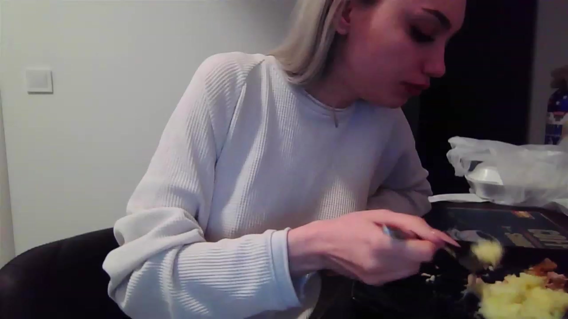 Gallery image thumbnail from HaleySweet18's myfreecams stream on, 02/14/2023, 06:27 image 20 of 20