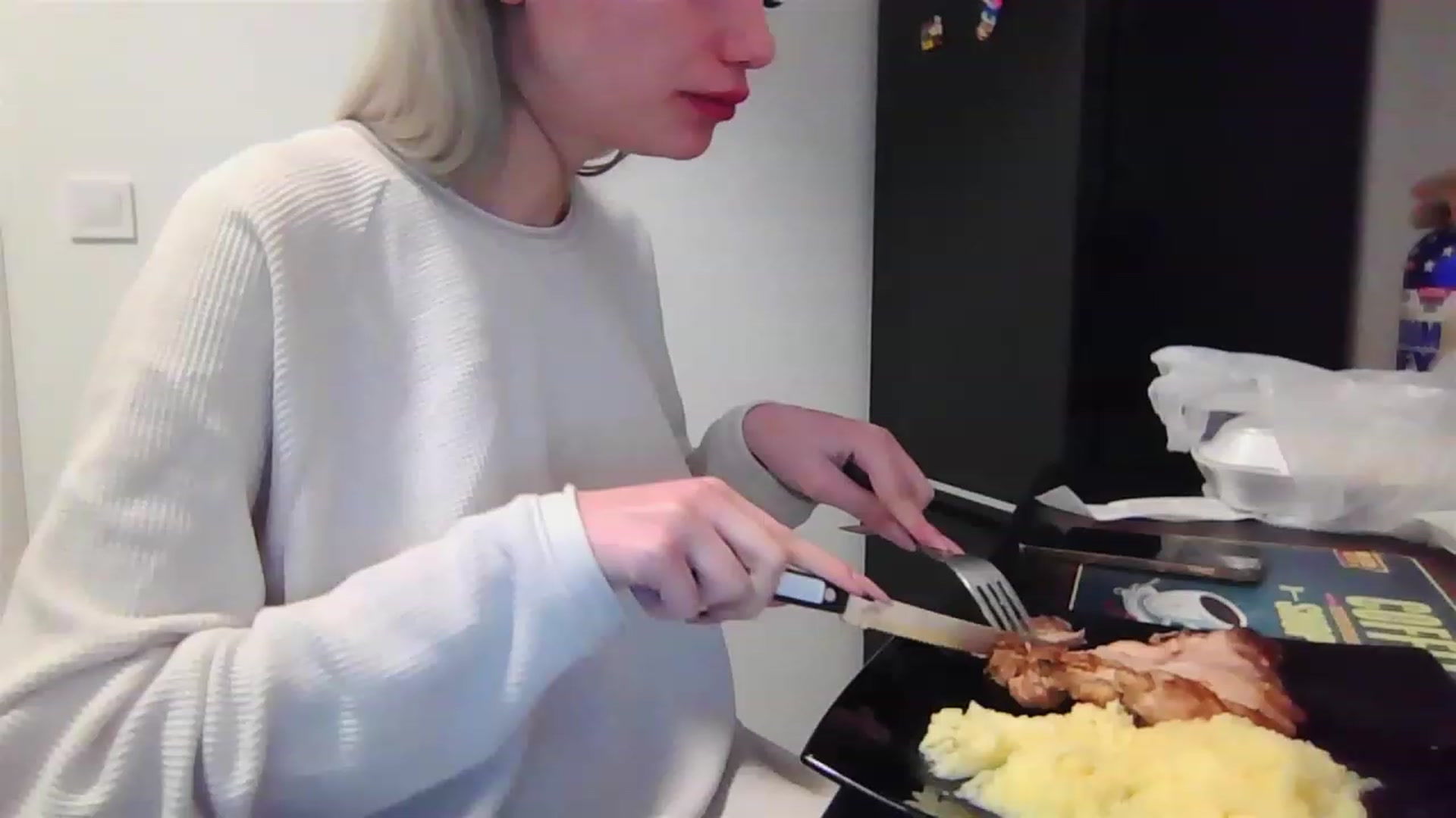 Gallery image thumbnail from HaleySweet18's myfreecams stream on, 02/14/2023, 06:27 image 8 of 20