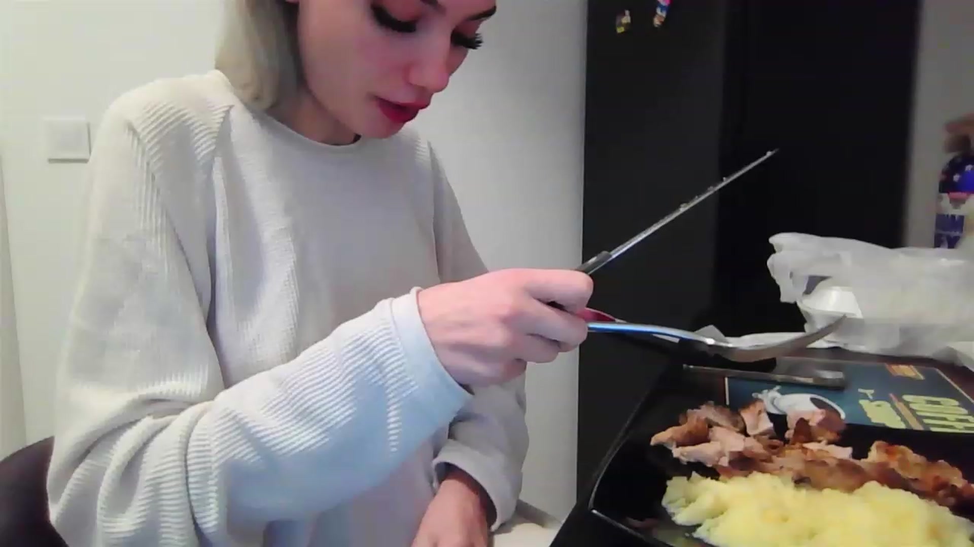 Gallery image thumbnail from HaleySweet18's myfreecams stream on, 02/14/2023, 06:27 image 9 of 20