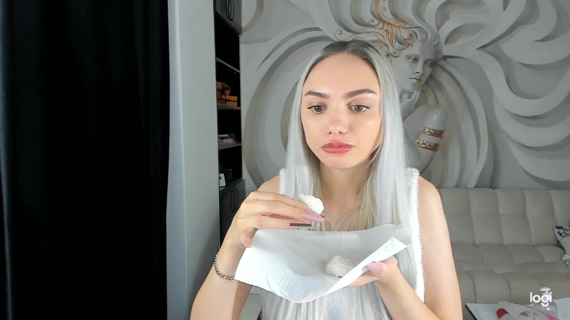 Gallery image thumbnail from HaleySweet18's myfreecams stream on, 11/28/2023, 06:16 image 6 of 20