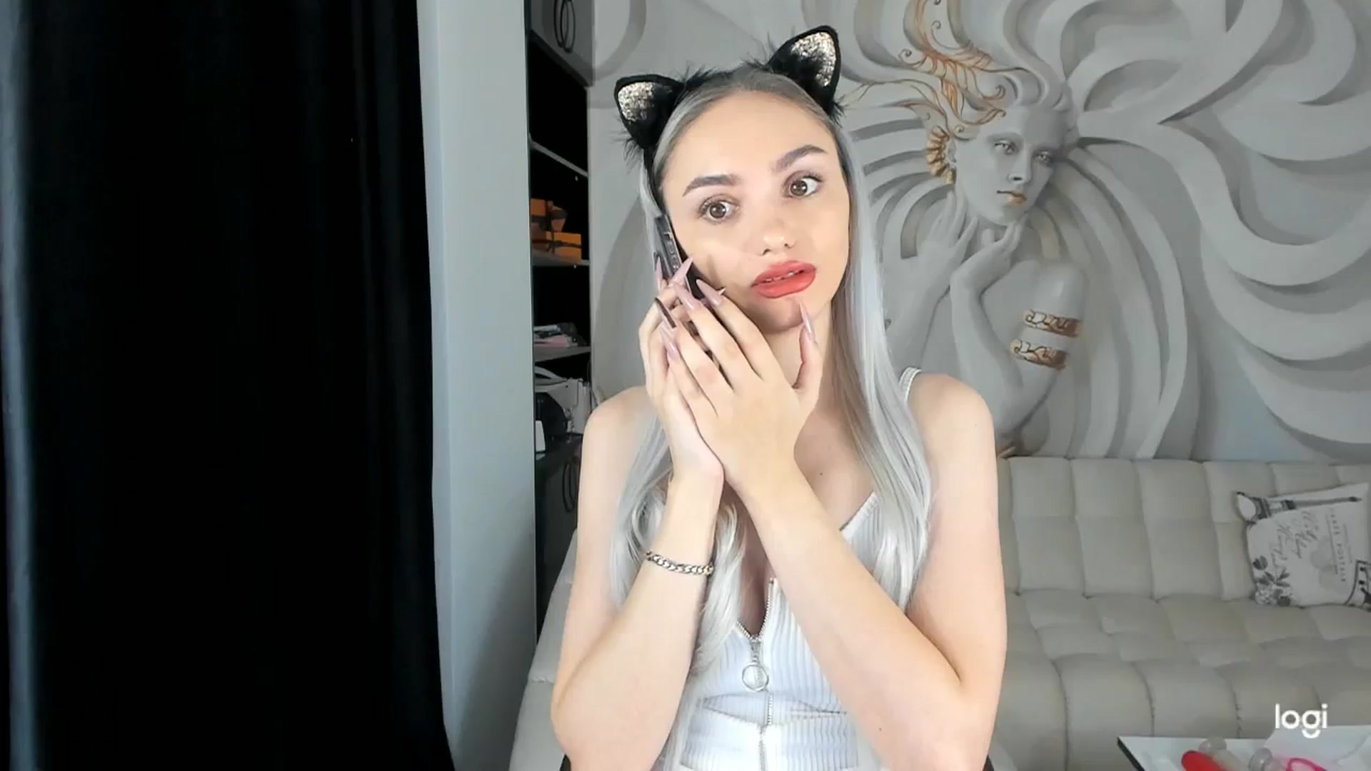Gallery image thumbnail from HaleySweet18's myfreecams stream on, 12/04/2023, 02:04 image 16 of 20