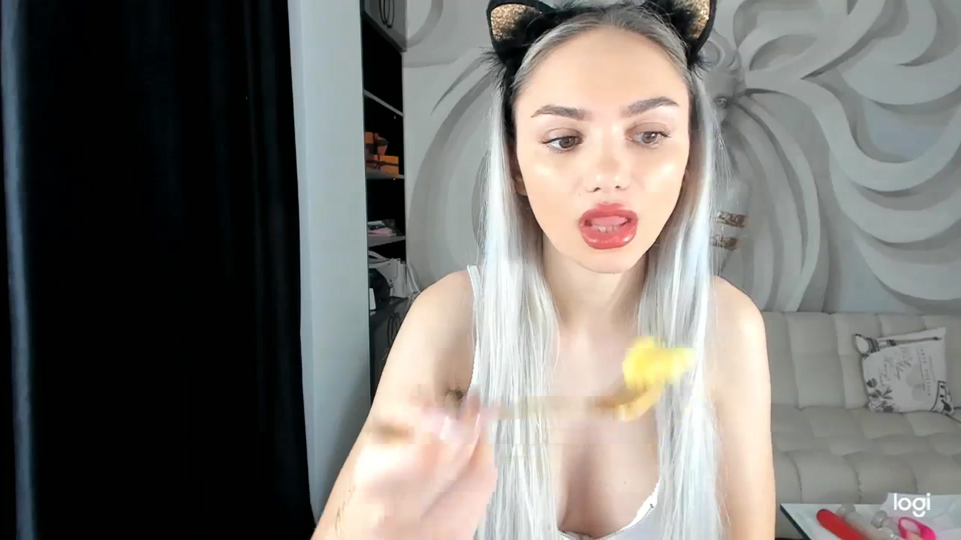 Gallery image thumbnail from HaleySweet18's myfreecams stream on, 12/04/2023, 03:01 image 15 of 20