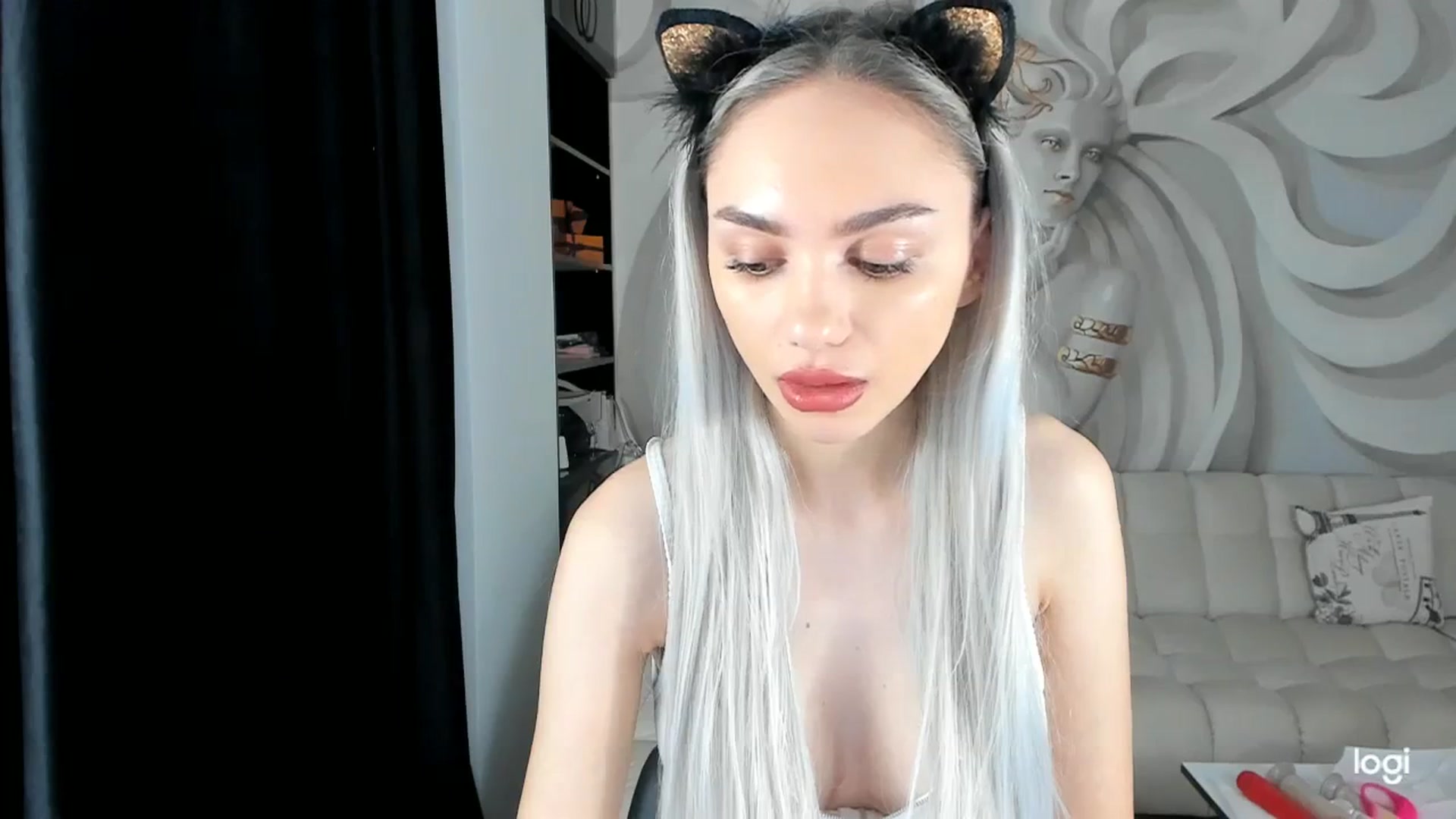 Gallery image thumbnail from HaleySweet18's myfreecams stream on, 12/04/2023, 03:01 image 17 of 20