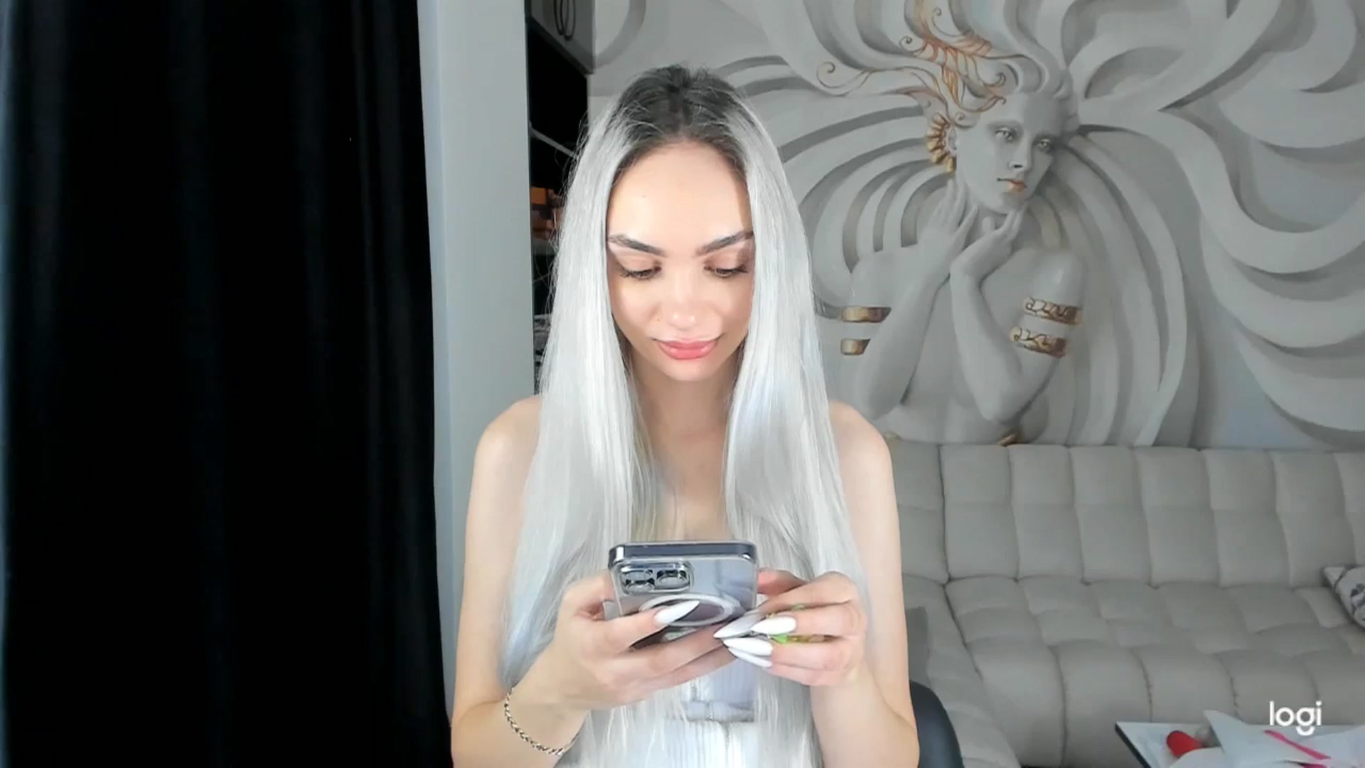 Gallery image thumbnail from HaleySweet18's myfreecams stream on, 12/06/2023, 02:12 image 3 of 20