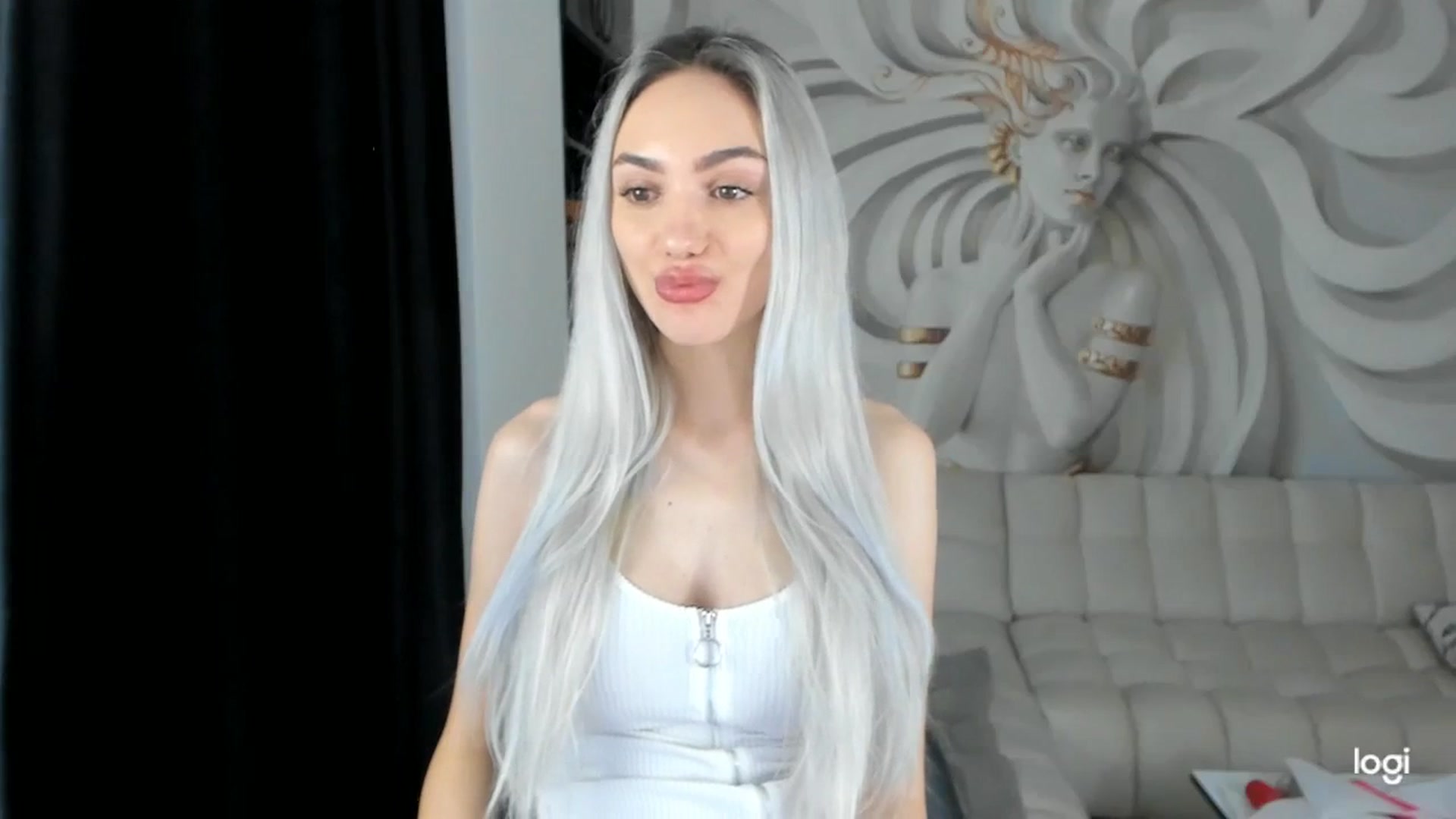 Gallery image thumbnail from HaleySweet18's myfreecams stream on, 12/06/2023, 02:12 image 16 of 20