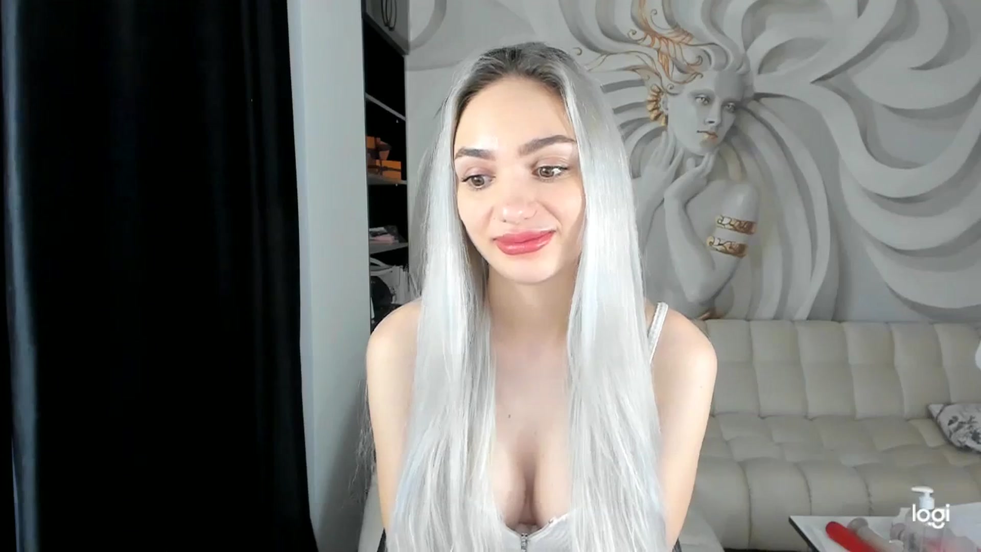 Gallery image thumbnail from HaleySweet18's myfreecams stream on, 12/06/2023, 06:56 image 12 of 20