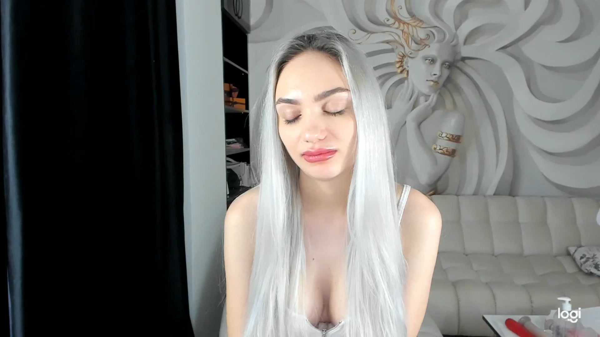 Gallery image thumbnail from HaleySweet18's myfreecams stream on, 12/06/2023, 06:56 image 17 of 20