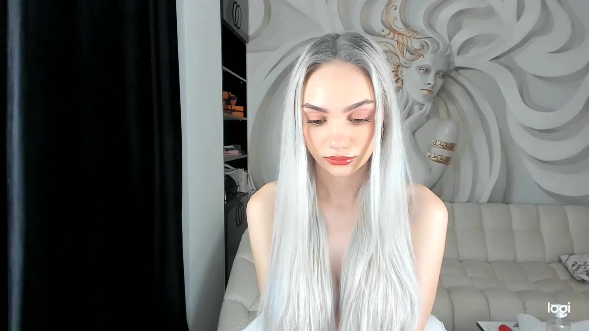Gallery image thumbnail from HaleySweet18's myfreecams stream on, 12/08/2023, 01:01 image 2 of 20