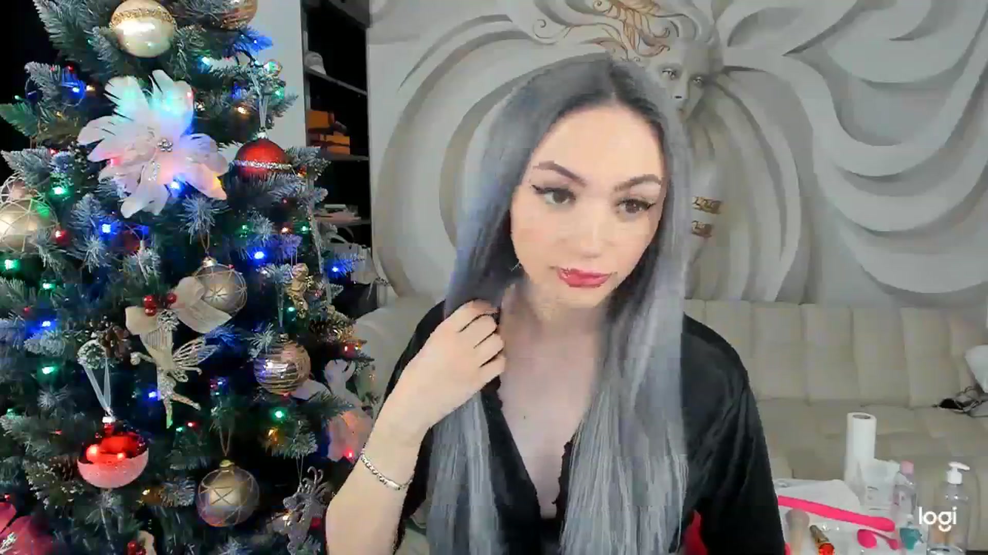 Gallery image thumbnail from HaleySweet18's myfreecams stream on, 12/12/2023, 22:40 image 12 of 20